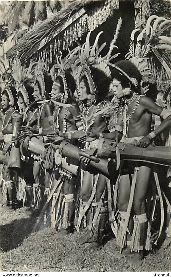Pays Div -ref N241- Papouasie - Ethnologie - Danseurs Battant Le Tambour Et Chantant - Carte Bon Etat  - - Papouasie-Nouvelle-Guinée