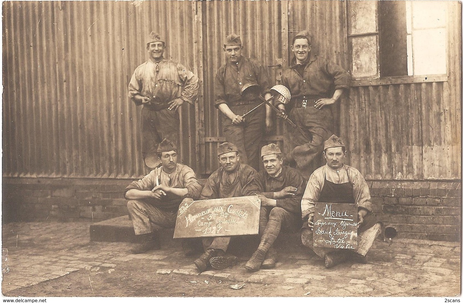 Allemagne - GRIESHEIM (près DARMSTADT) - Carte-photo "Honneur Aux Cuistots, 3ème Bataillon, Camp Griesheim, 1927" - Griesheim