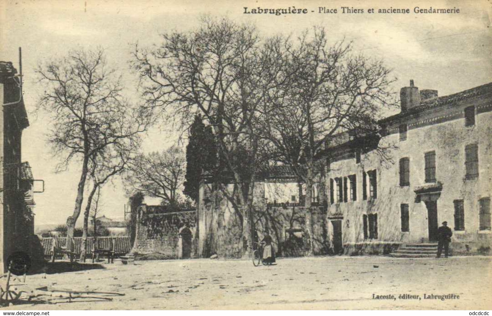 Labruguière Place Thiers Et Ancienne Gendarmerie   RV - Labruguière