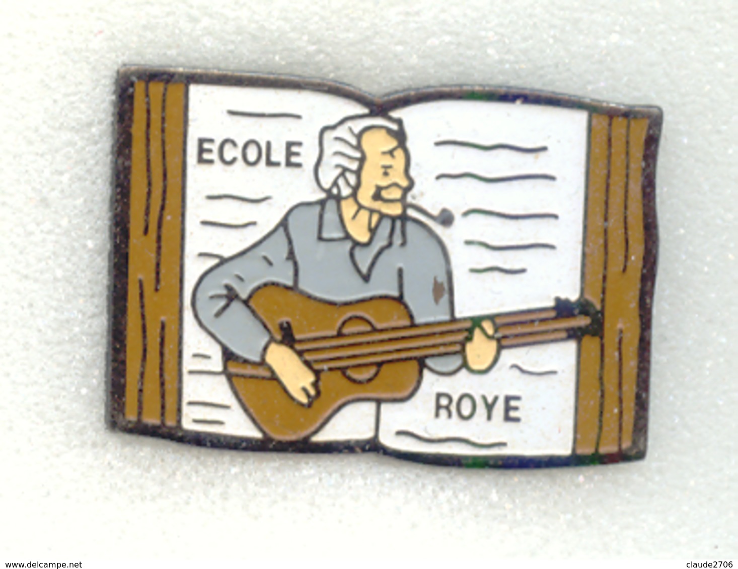 Rare Pin's Georges Brassens Ecole De Roye (80) - Celebrities