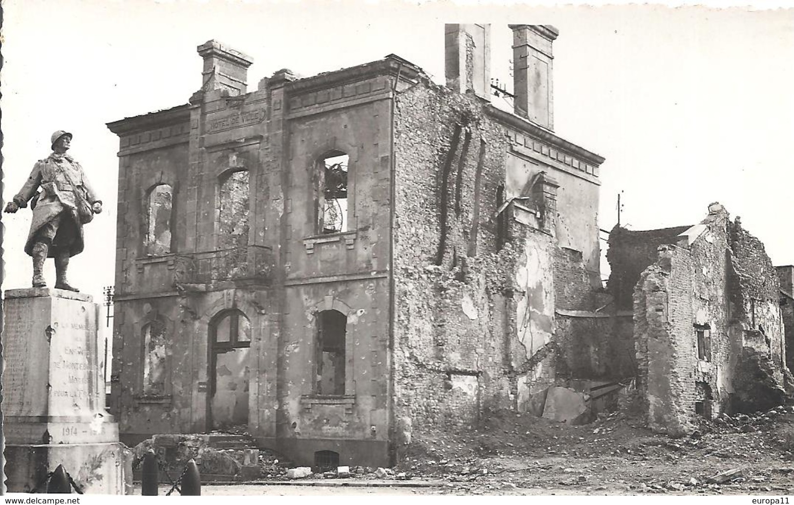 Une Photographie Originale De L'Hôtel De Ville De Montebourg Manche - De 1945 - Guerra, Militari