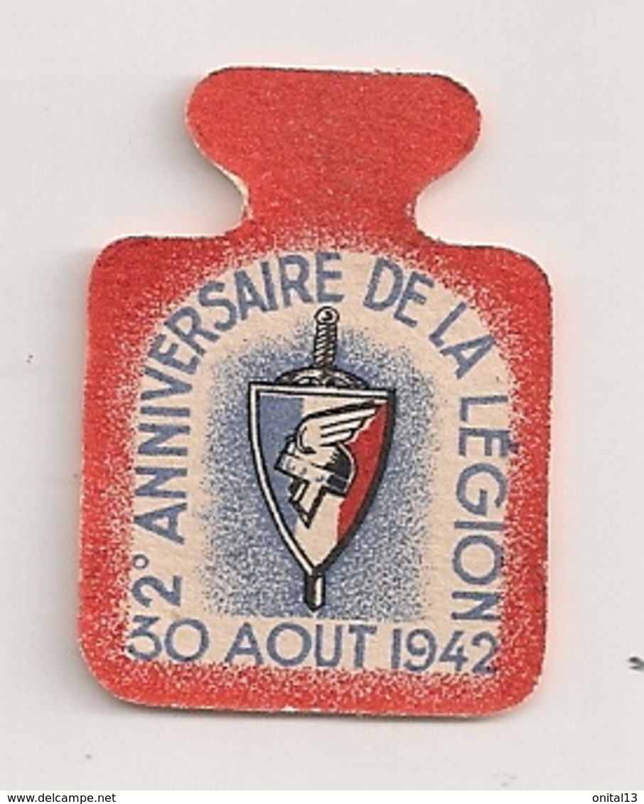 EPINGLETTE / INSIGNE CARTON / 2EME ANNIVERSSIARE DE LA LEGION FRANCAISE DES COMBATTANTS 30 AOUT 1942 / PETAIN   B609 - Autres & Non Classés