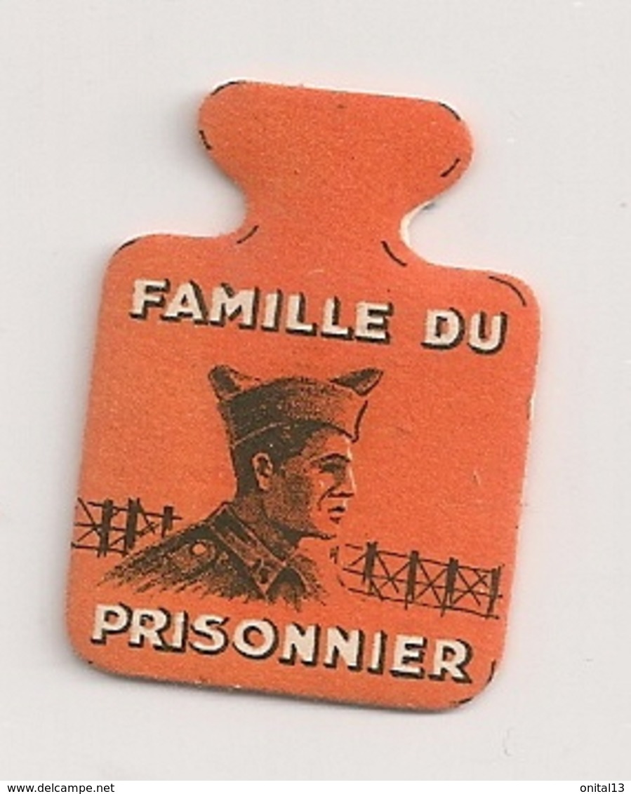 EPINGLETTE / INSIGNE CARTON / 2EME ANNIVERSSIARE DE LA LEGION FRANCAISE DES COMBATTANTS 30 AOUT 1942 / PETAIN   B609 - Autres & Non Classés