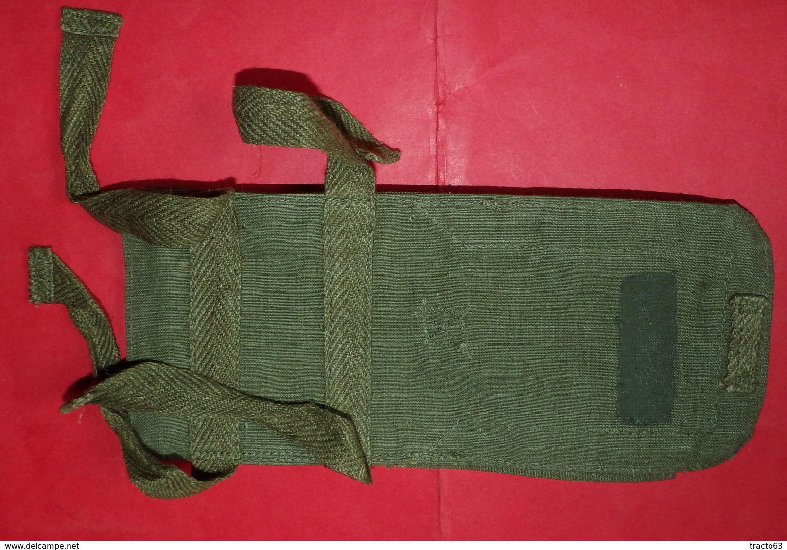 POCHETTE A PANSEMENT EN TISSU ARMEE FRANCAISE  GUERRE INDOCHINE, NEUVE DE STOCK, TAMPON H.M ET FABRICATION PARIS , DATE - Equipement