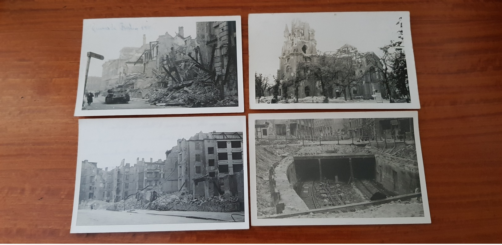 Photos Des "ruines De Berlin En 1945 Avec Tank" - Guerra, Militari