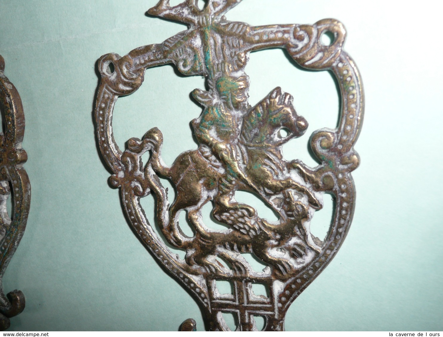 Lot De 2 Crochets Porte-??? En Bronze, St Saint-Georges Et Le Dragon, Lydda - Bronzes