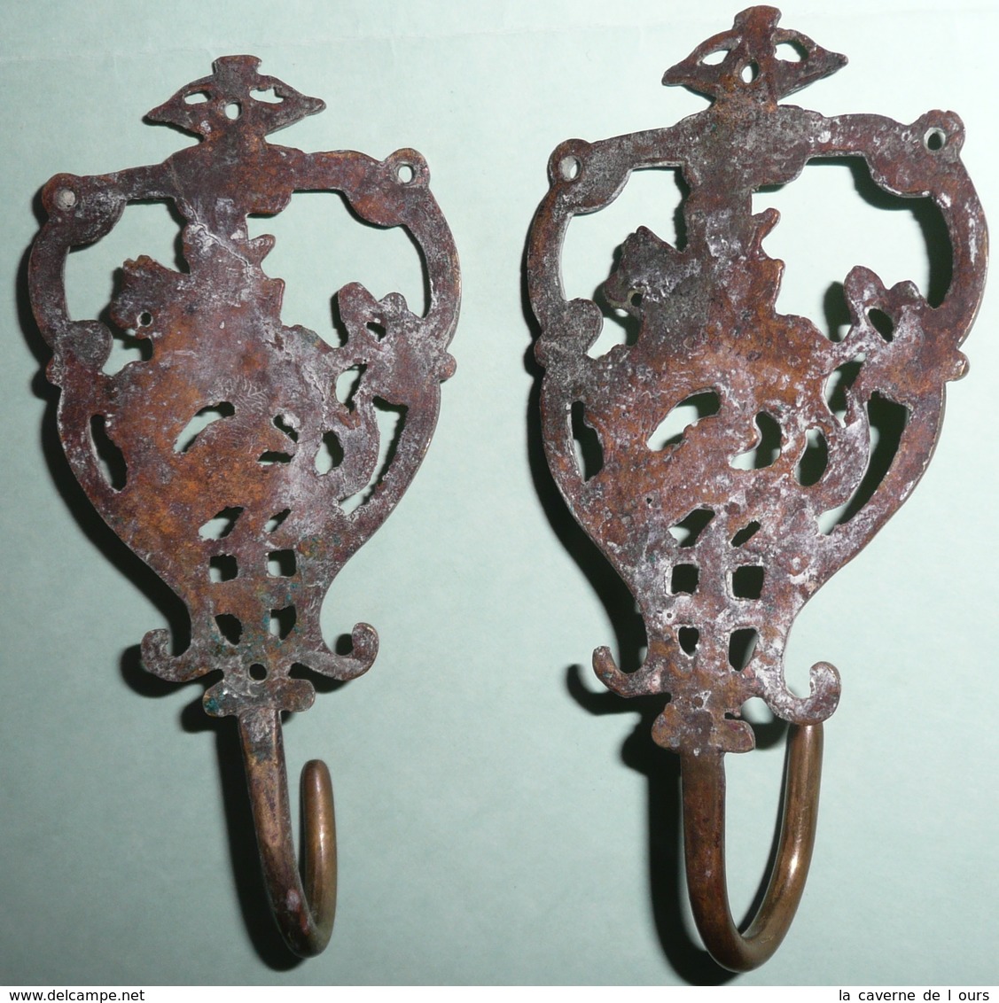 Lot De 2 Crochets Porte-??? En Bronze, St Saint-Georges Et Le Dragon, Lydda - Bronzes