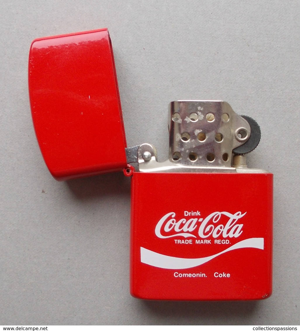 - Briquet Style Zippo. COCA COLA - - Briquets