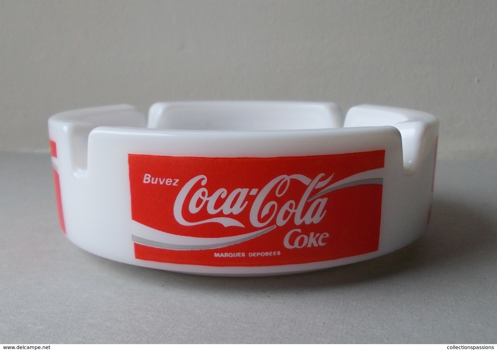 - Cendrier. COCA COLA - - Ashtrays