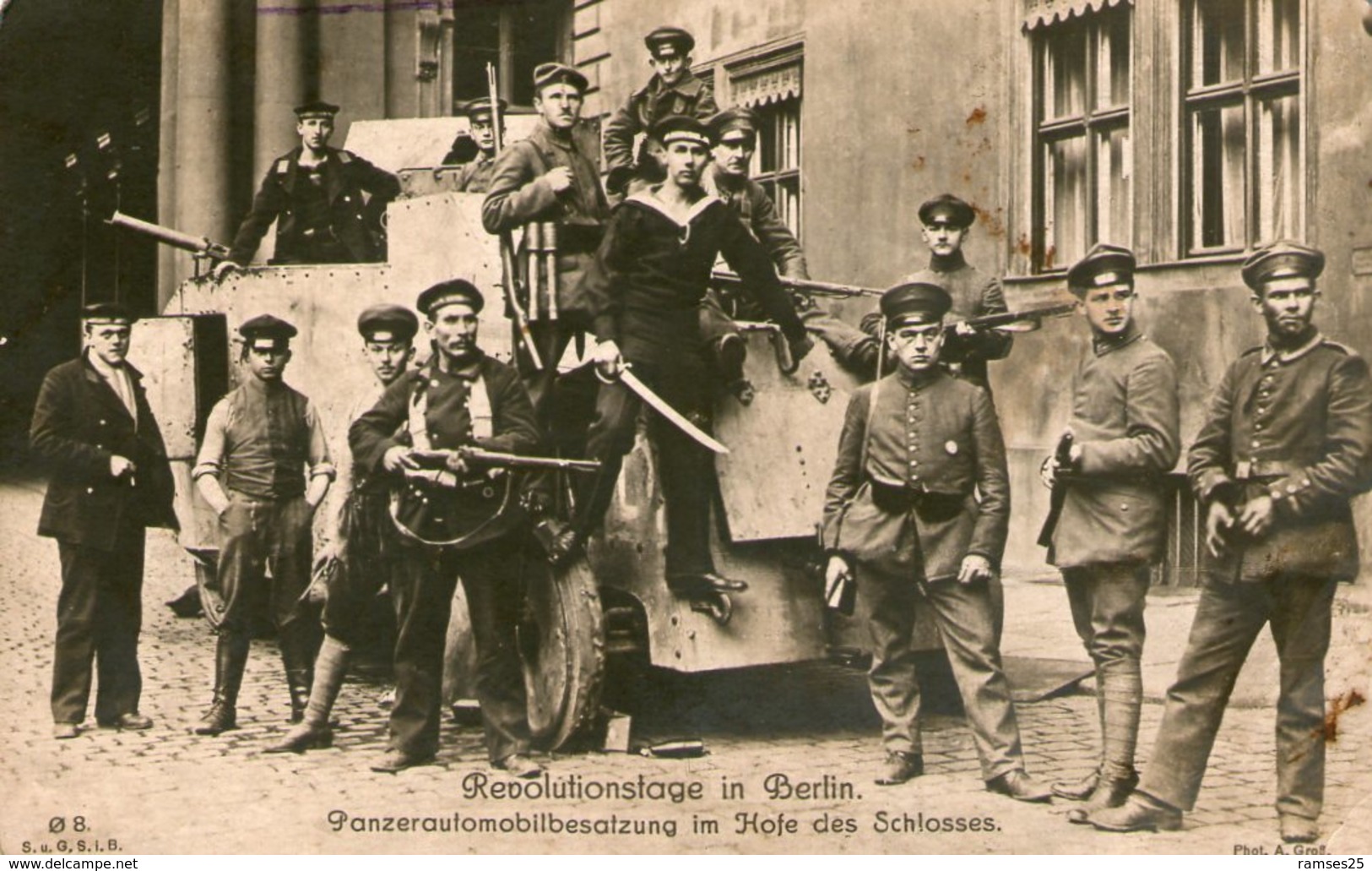 (81)  CPA  Revolutionstage In Berlin  Panzerautomobilbesatzung Im Hote Des Schlosses    (Bon Etat) - Sonstige & Ohne Zuordnung