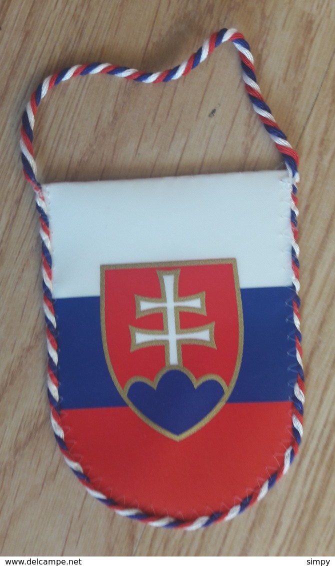 Pennant Basketball Federation Of SLOVAKIA 65x90 Mm - Uniformes, Recordatorios & Misc