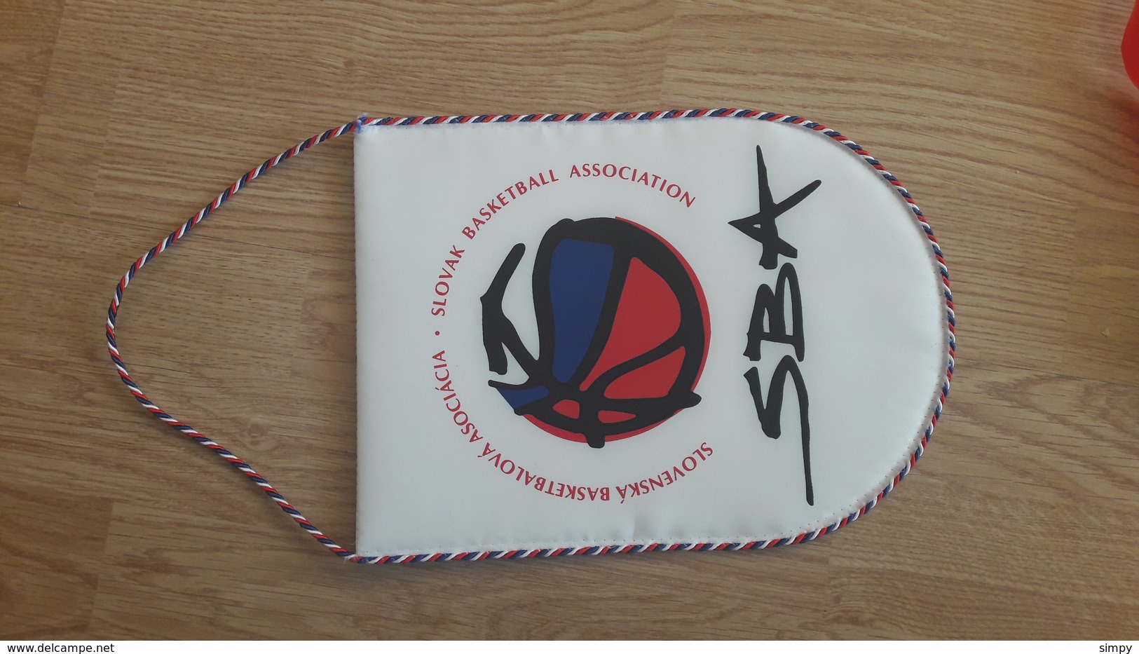 Pennant SLOVAKIA Basketball Federation 195x260 Mm - Bekleidung, Souvenirs Und Sonstige