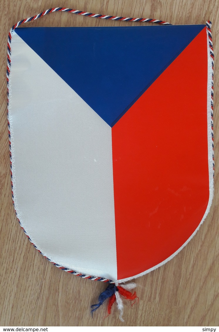 Pennant CZECH REPUBLIC Basketball Federation 18x23cm - Uniformes, Recordatorios & Misc