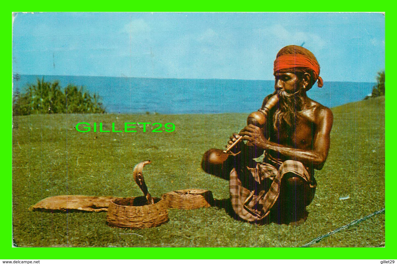 CEYLON, SHRI LANKA - SNAKE CHARMER WITH COBRA - TRAVEL IN 1950 - DE SOYSA & CO - - Sri Lanka (Ceylon)