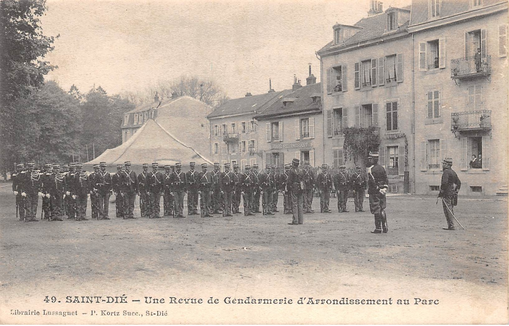 88 - St-Dié - Une Revue De Gendarmerie D'Arrondissement Au Parc - Saint Die