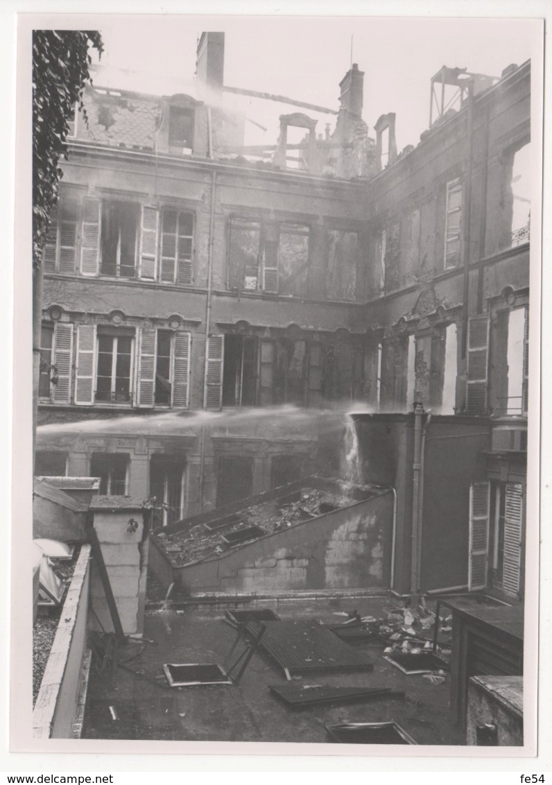 ° MOSELLE ° METZ ° RUE SERPENOISE ° INCENDIE DU MAGASIN "STUHLER" le 9 JUILLET 1980 ° POMPIERS ° LOT DE 19 PHOTOS °