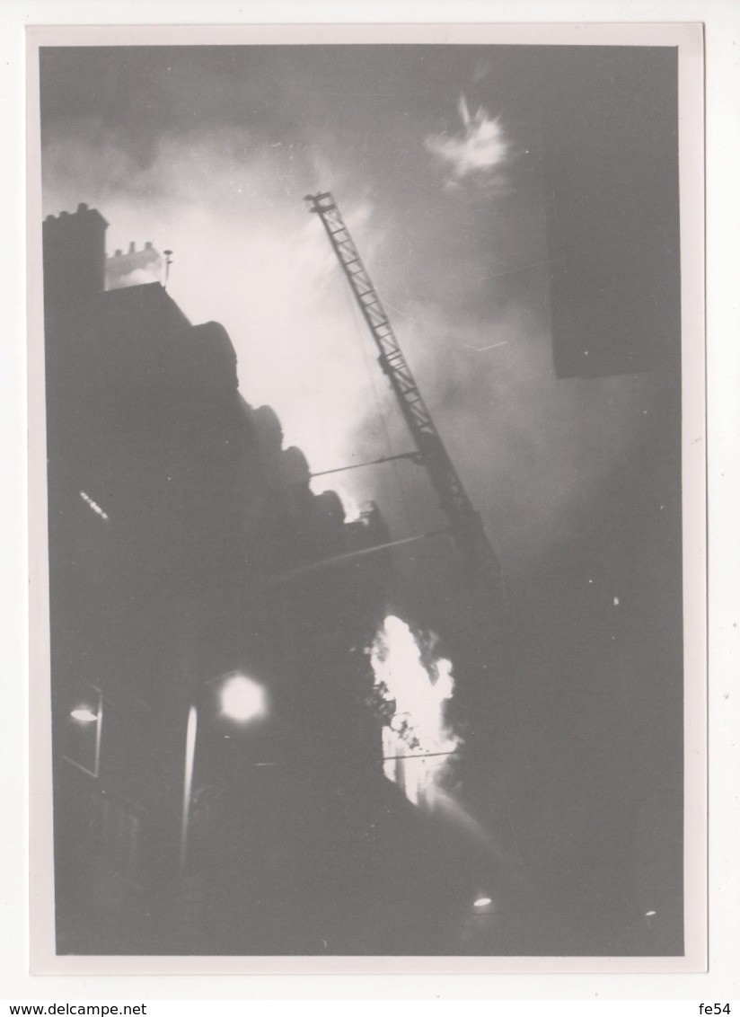 ° MOSELLE ° METZ ° RUE SERPENOISE ° INCENDIE DU MAGASIN "STUHLER" le 9 JUILLET 1980 ° POMPIERS ° LOT DE 19 PHOTOS °