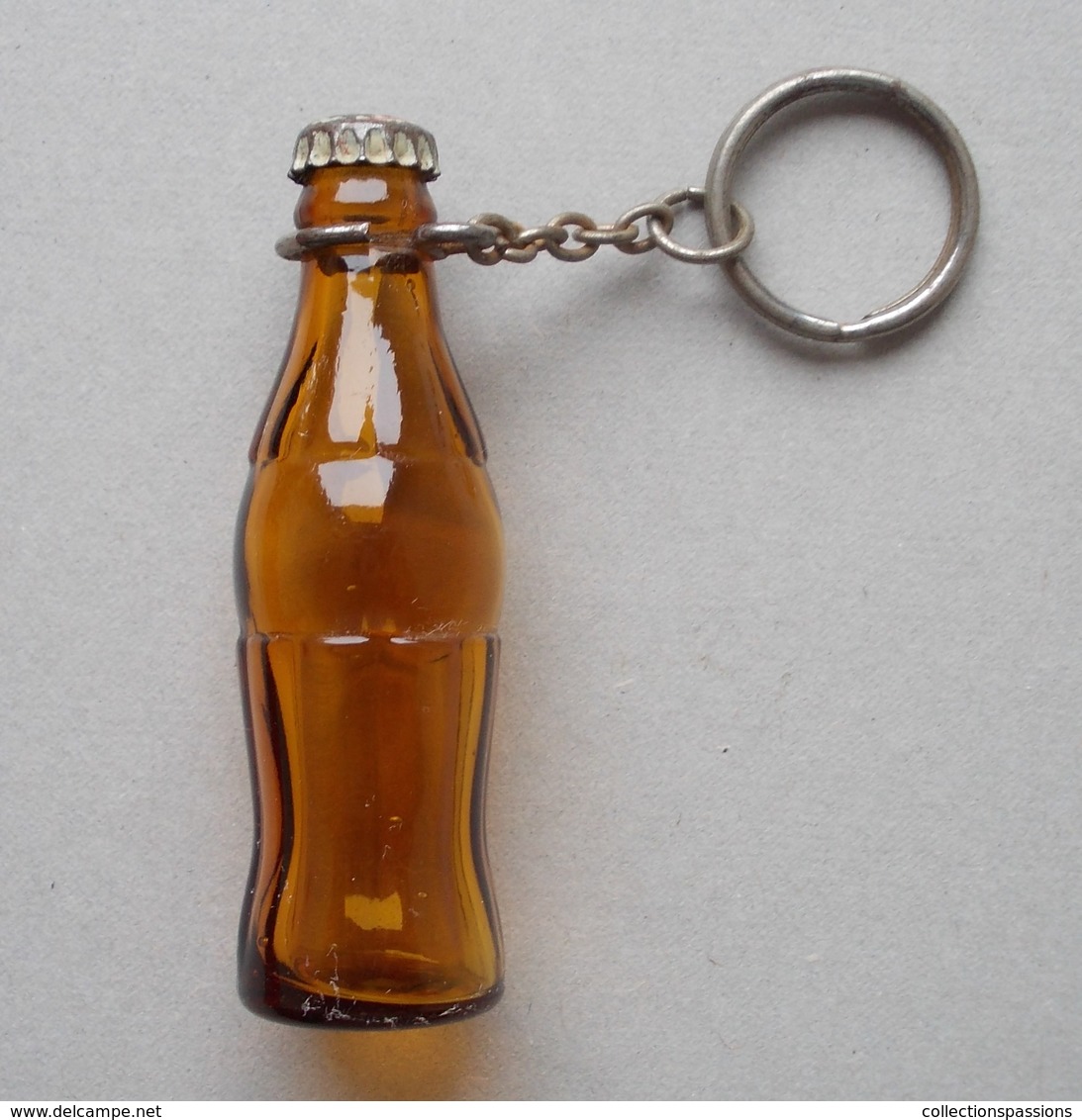 - Porte-clefs. COCA COLA - - Key Chains