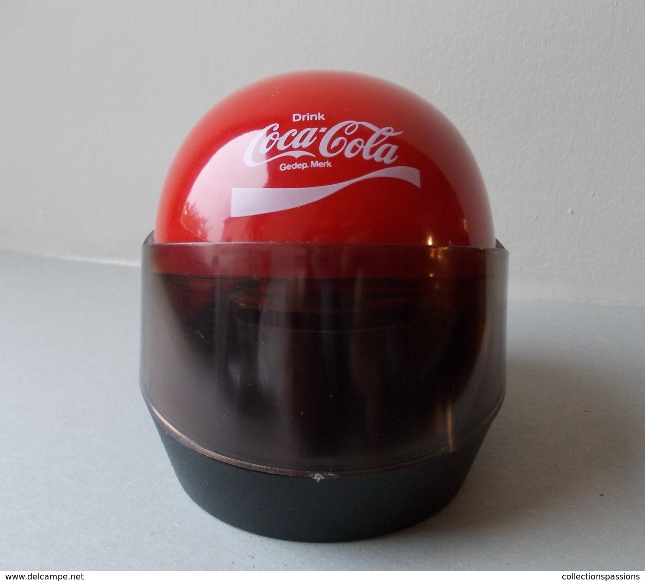 - Tirelire. Casque Intégral. COCA COLA - - Altri & Non Classificati