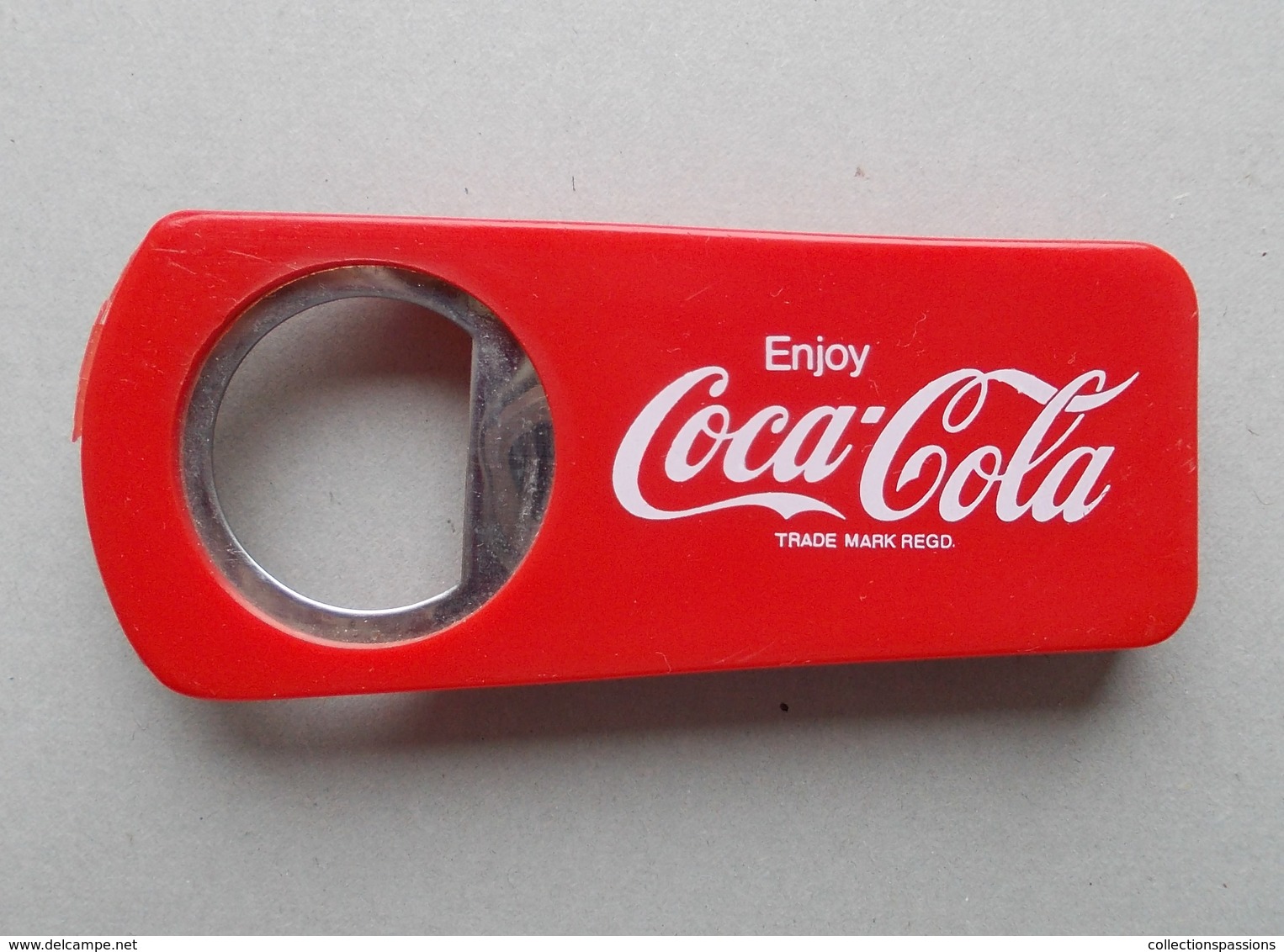 - Ouvre-bouteilles. Décapsuleur. COCA COLA - - Bottle Openers & Corkscrews