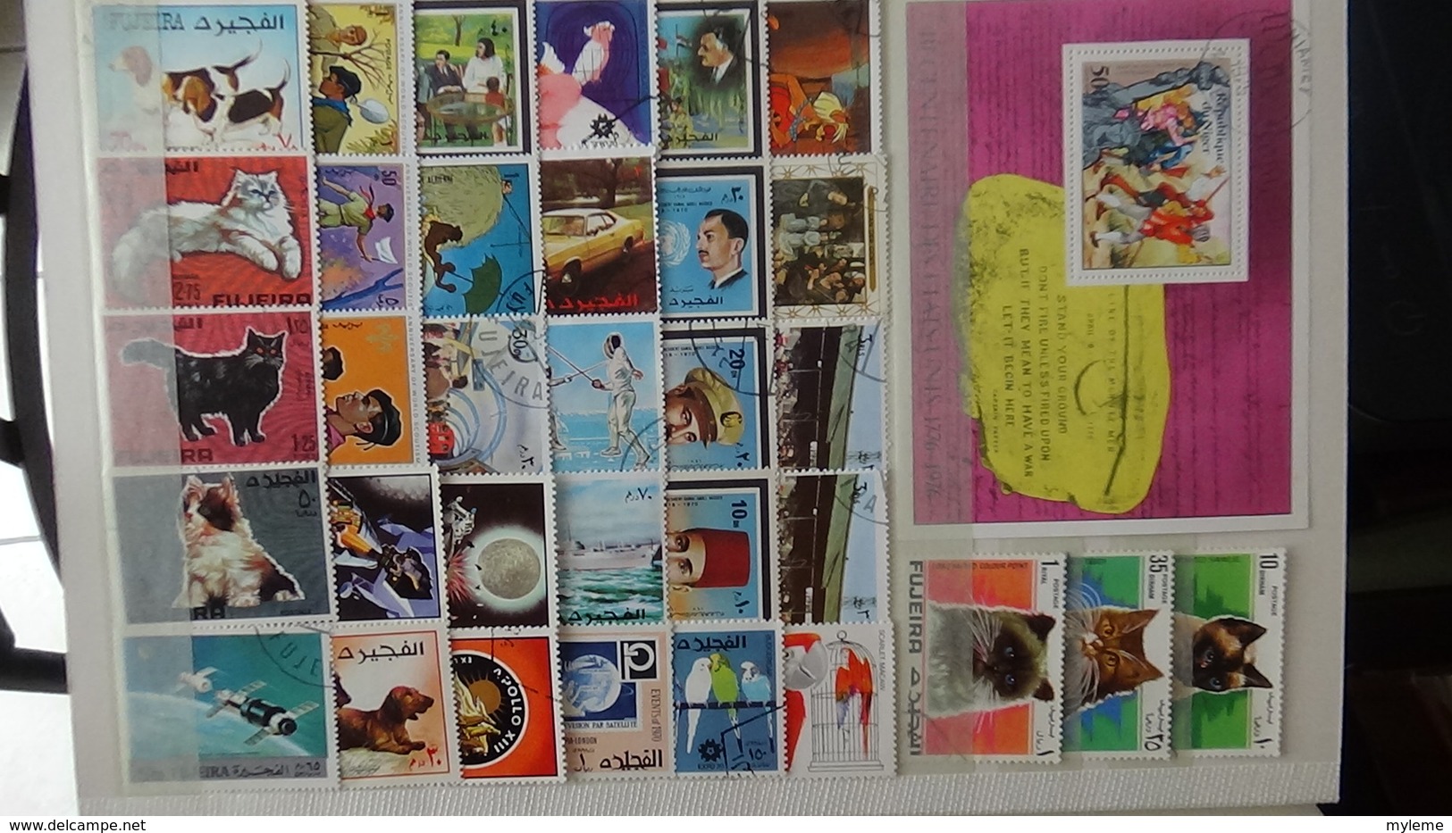 Des centaines de timbres et blocs oblitérés du monde. Idéal pour comléter ses thématiques avions, JO, oiseaux ...