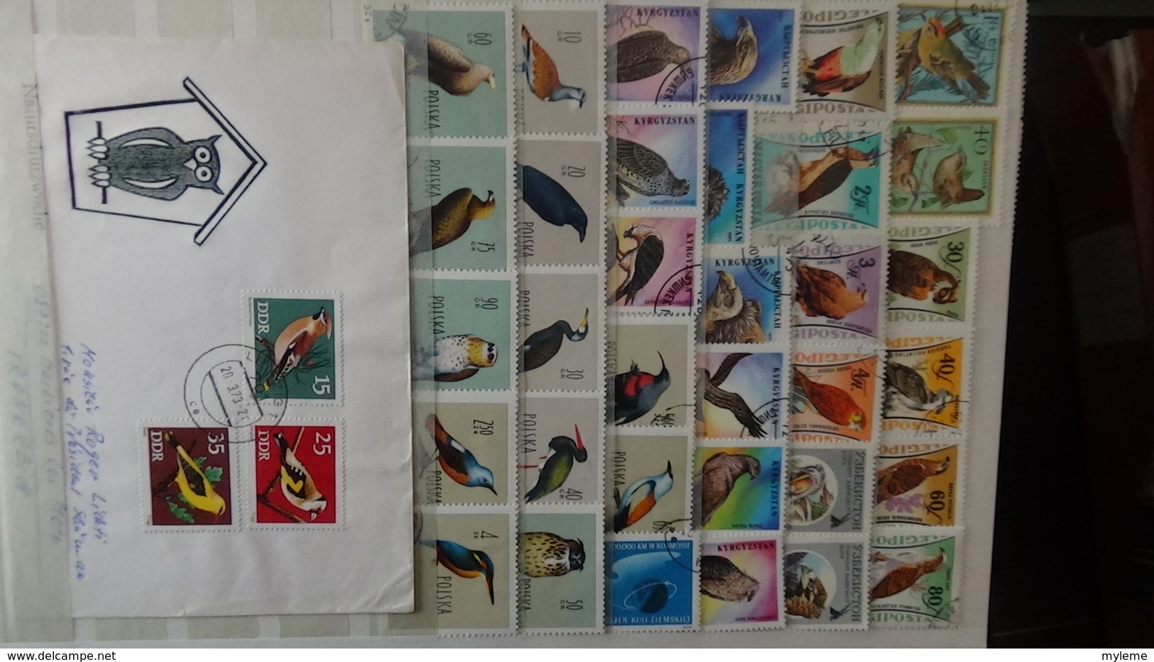 Des centaines de timbres et blocs oblitérés du monde. Idéal pour comléter ses thématiques avions, JO, oiseaux ...