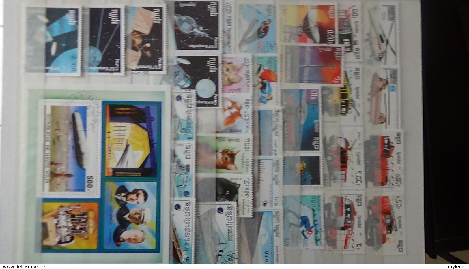 Des centaines de timbres et blocs oblitérés du monde. Idéal pour comléter ses thématiques avions, JO, oiseaux ...