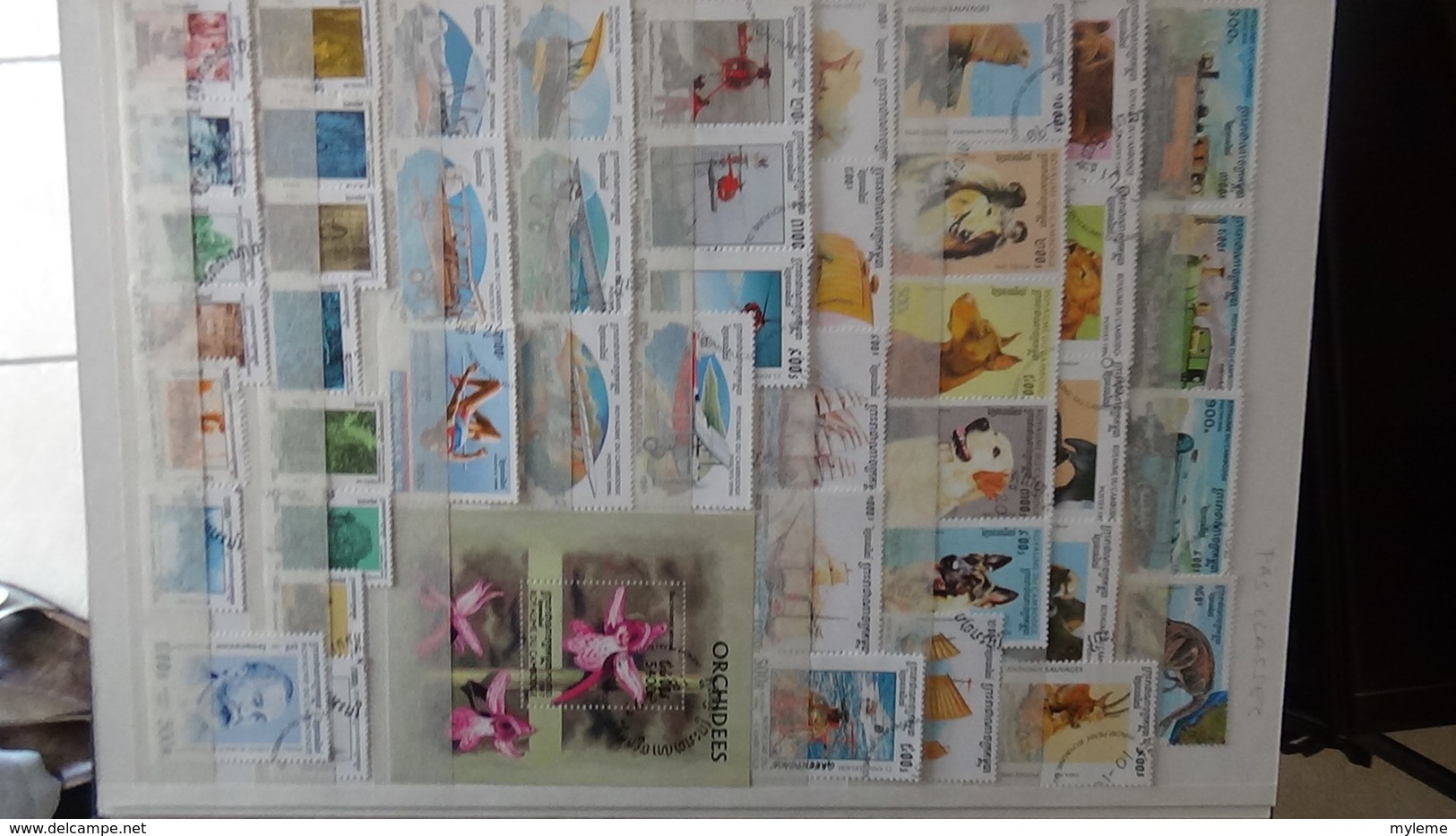 Des centaines de timbres et blocs oblitérés du monde. Idéal pour comléter ses thématiques avions, JO, oiseaux ...