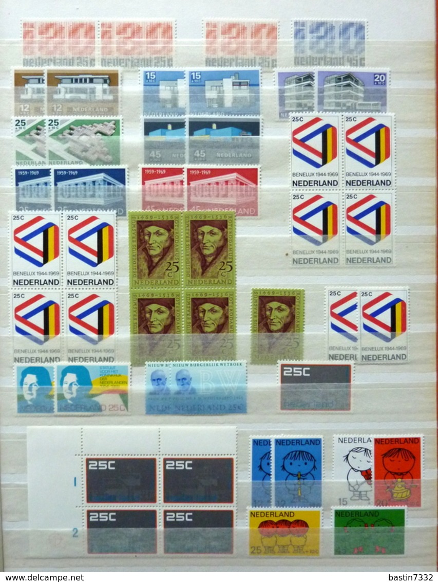 Netherlands/Pays-Bas/Holland collection in 4 stockbooks MNH/MH/Postfris/Ongebruikt/Neuf avec/sans charniere