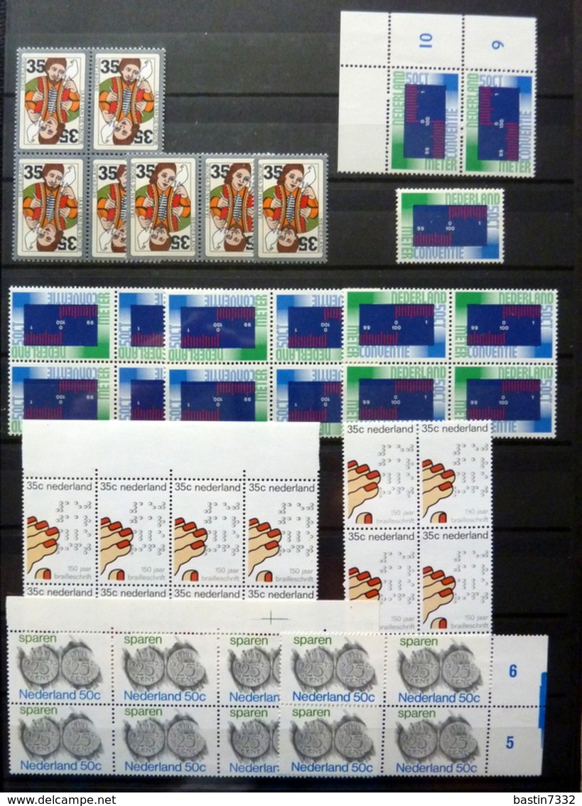 Netherlands/Pays-Bas/Holland collection in 4 stockbooks MNH/MH/Postfris/Ongebruikt/Neuf avec/sans charniere