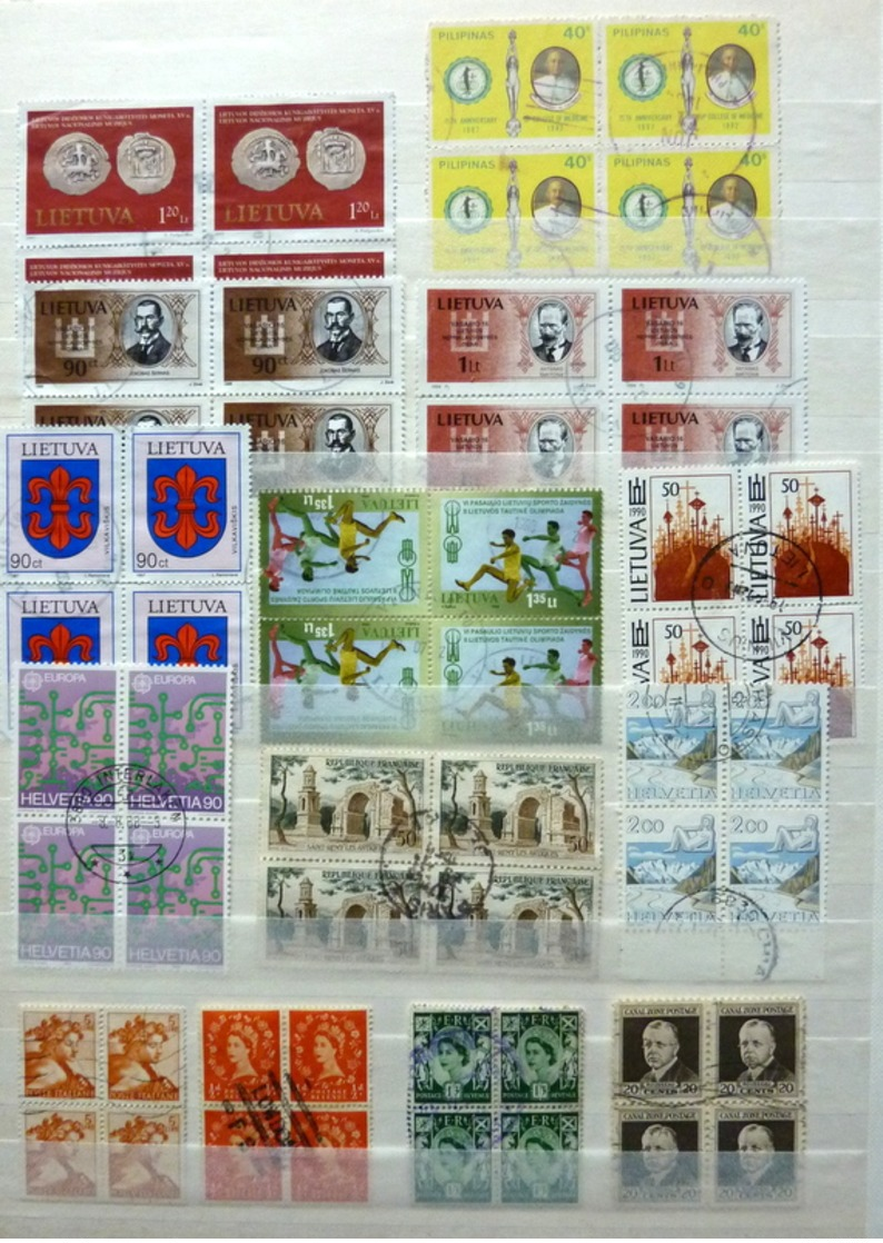 World collection blocks of 4/viererblocks/block de quatres in 3 stockbooks used/gebruikt/oblitere