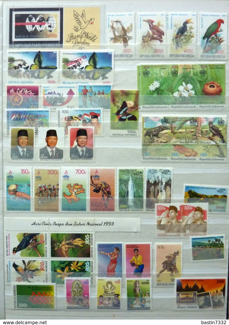 Indonesia/Indonesië collection in Davo binder+ 4 stockbooks