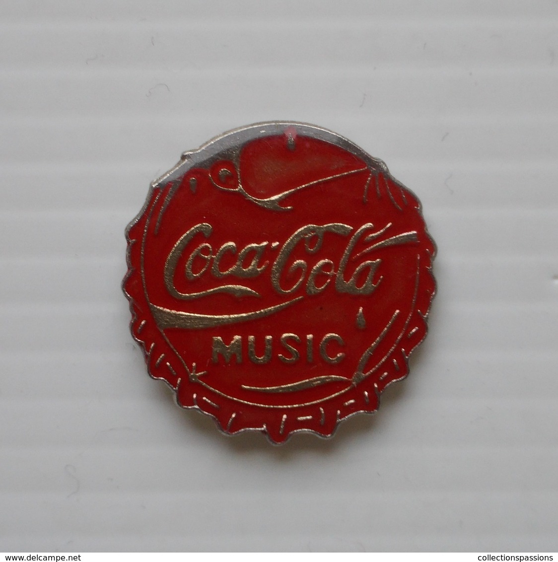 - Pin's. COCA COLA - - Autres & Non Classés