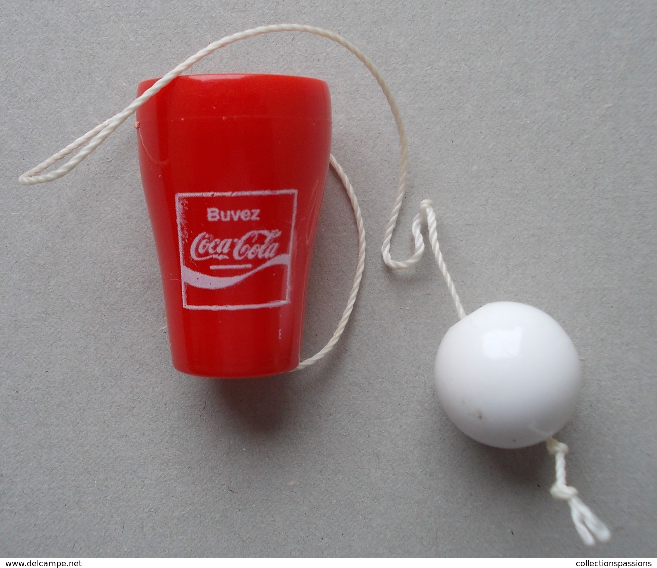 - Bilboquet. COCA COLA - - Jouets