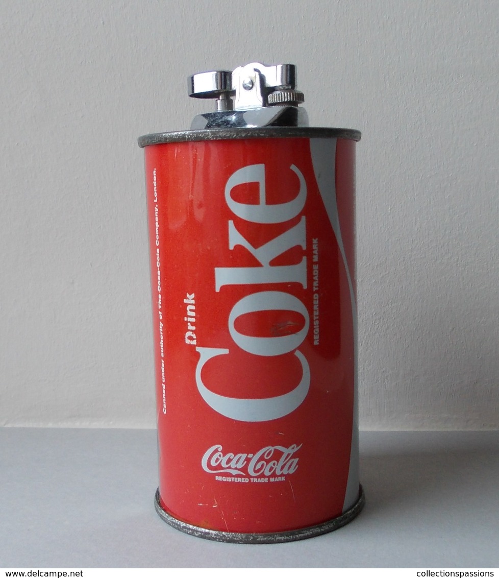 - Ancien Briquet. COCA COLA - - Lighters