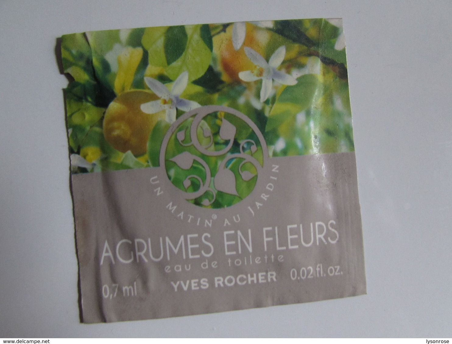 échantillon Agrumes En Fleurs Yves Rocher Pochette Parfumée - Echantillons (tubes Sur Carte)