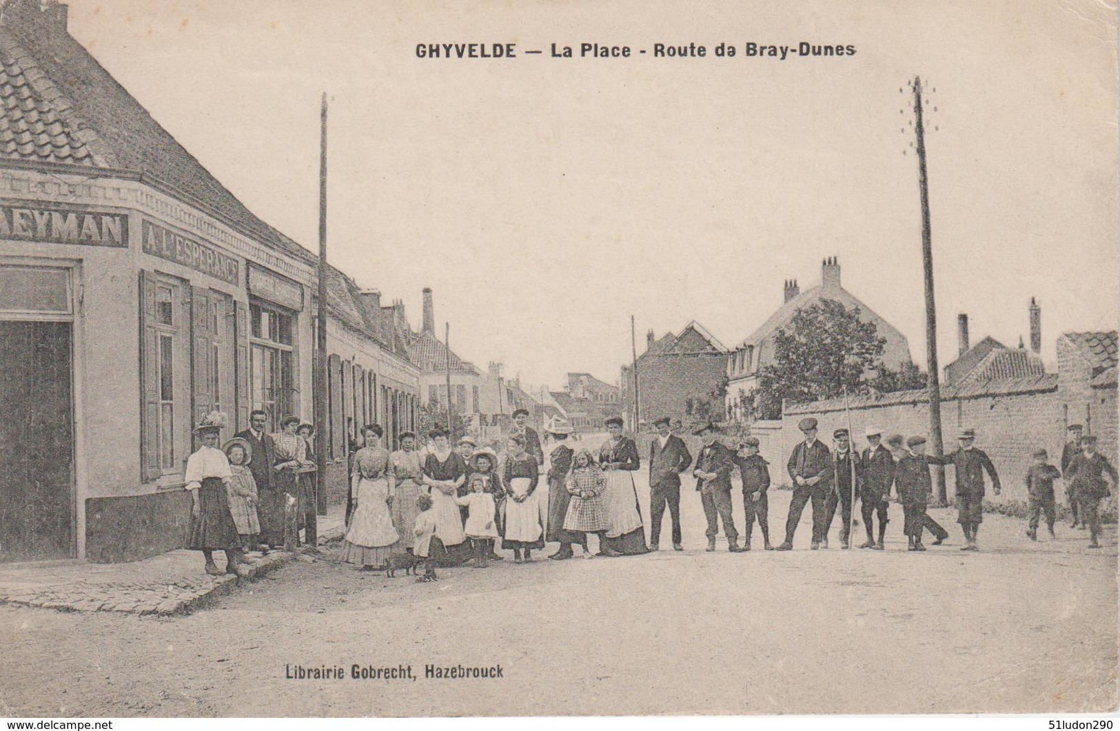 CPA Ghyvelde - La Place - Route De Bray-Dunes (très Belle Animation Devant Café "A L'Espérance") - Autres & Non Classés