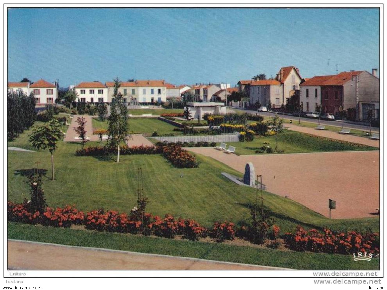 Roanne - Place Des Cerisiers - Timbre - France - Roanne