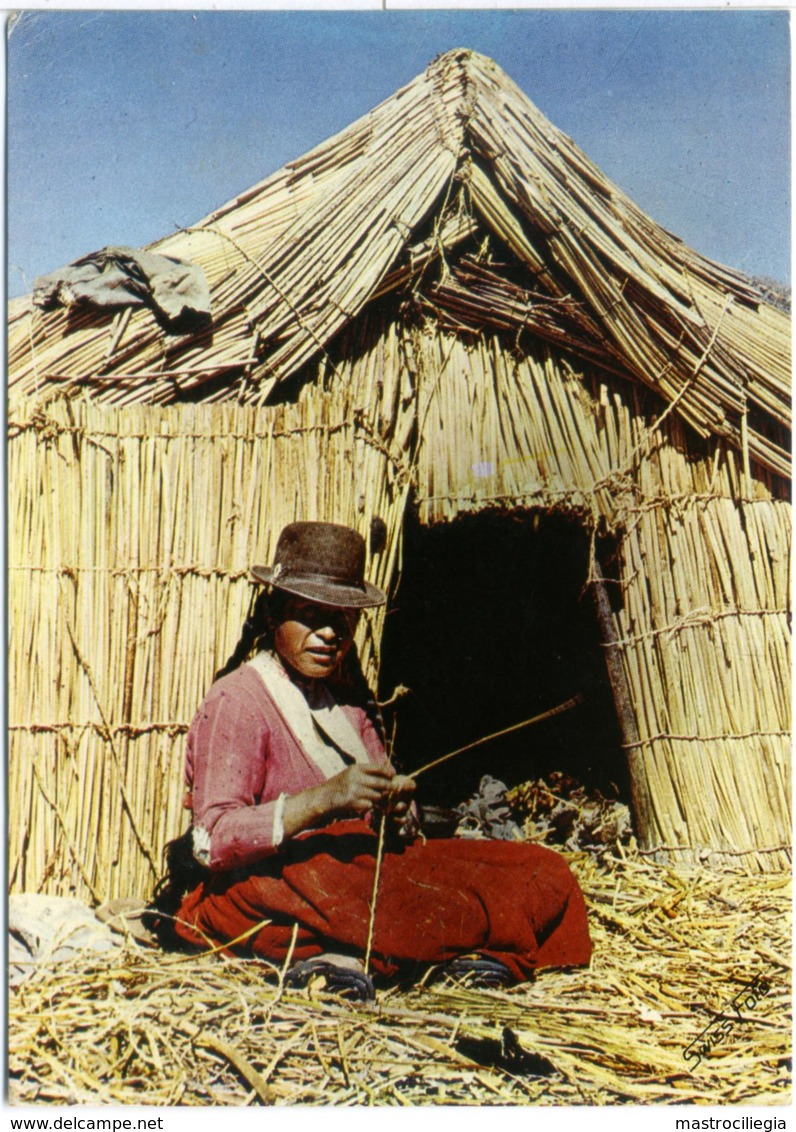 PERÙ  PUNO  Lago Titicaca  Mujer De Los Uros  EMA Stamp Hotel Riviera - Perù