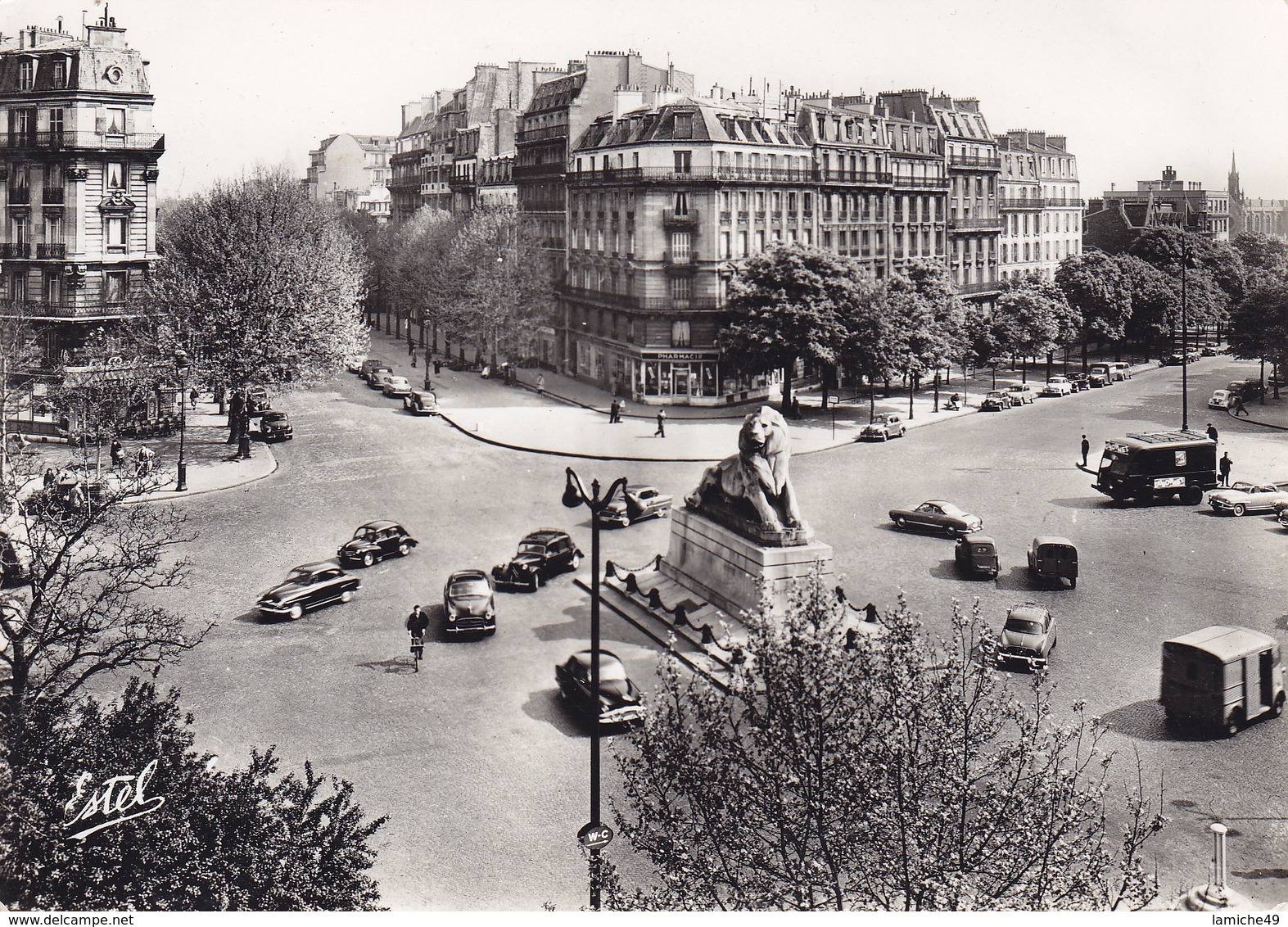 PARIS – Place Denfert-Rochereau ( Traction Camionnette CITROEN H  4CV DAUPHINE Pharmacie …) - Places, Squares