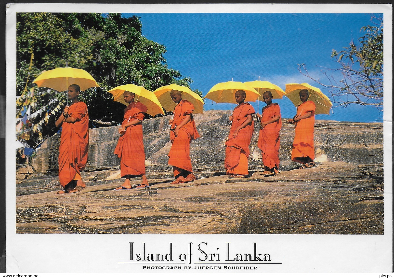 SRI LANKA - MONACI BUDDISTI - FORMATO GRANDE 17X13 - VIAGGIATA 2001 FRANCOBOLLO ASPORTATO - Bouddhisme