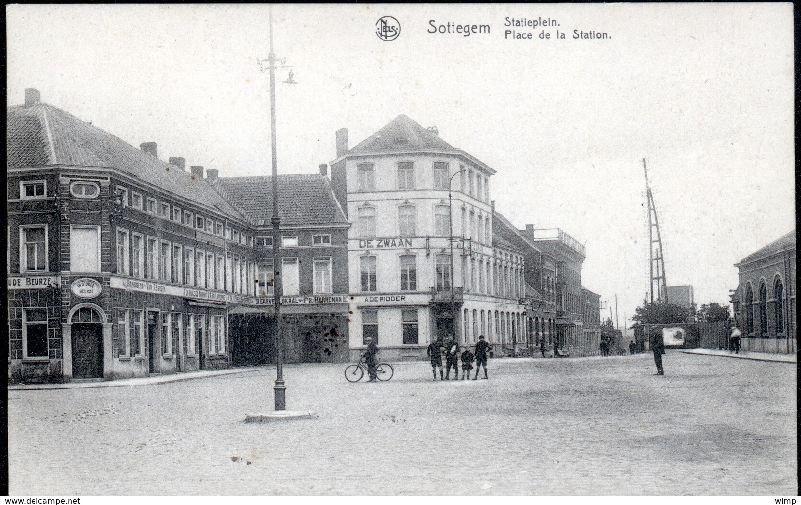 Zottegem : Statieplein Café De Zwaanetc. - Zottegem