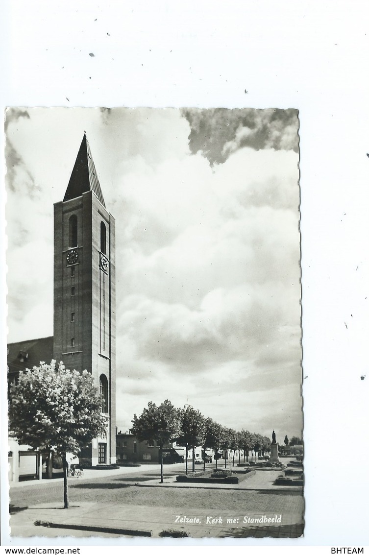 Zelzate Kerk Met Standbeeld - Zelzate