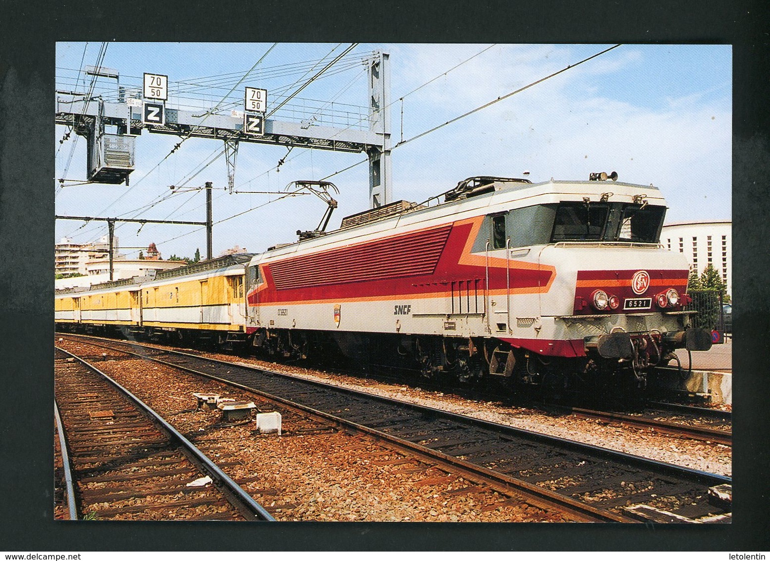 CPM: LOCOMOTIVE CC 6521 EN GARE DE DIJON - TRAIN POSTAL N° 15053 - Trains