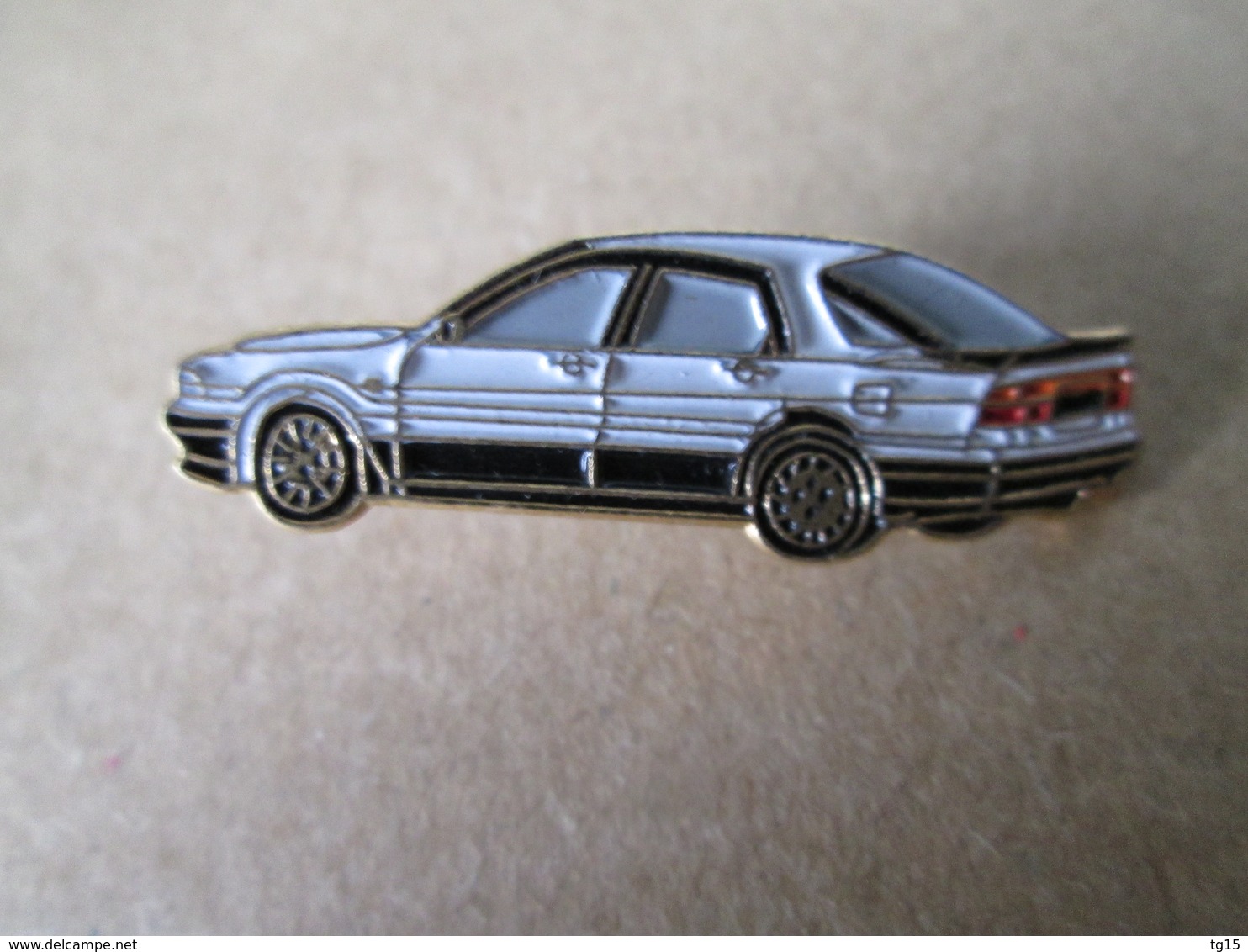 PIN'S    MITSUBISHI  GALANT - Mitsubishi