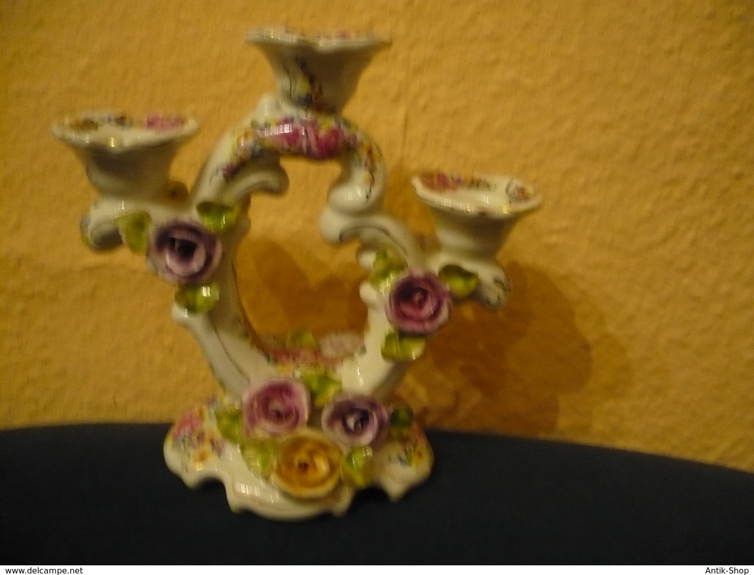 3-flammiger Porzellan-Kerzenleuchter Mit Aufgesetzten Blüten  (668) Preis Reduziert - Altri & Non Classificati