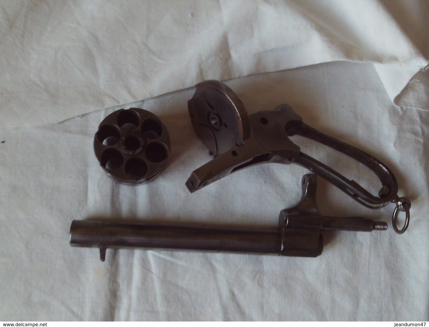 CERTAINEMENT CARCASSE D' UN REVOLVER " LEFAUCHEUX 1854 " A IDENTIFIER... VOIR DESCRIPTION. COMPLETEMENT INERTE