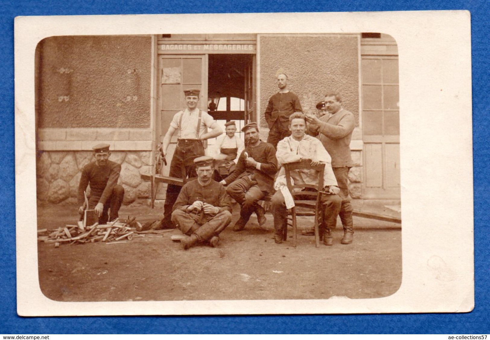 Carte Photo  - Soldats Allemands --  Dans Un Village Français - Guerre 1914-18