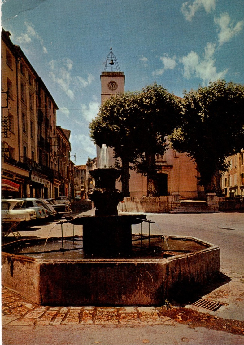 20 - LE VIGAN - LA FONTAINE ET L'ÉGLISE - Le Vigan