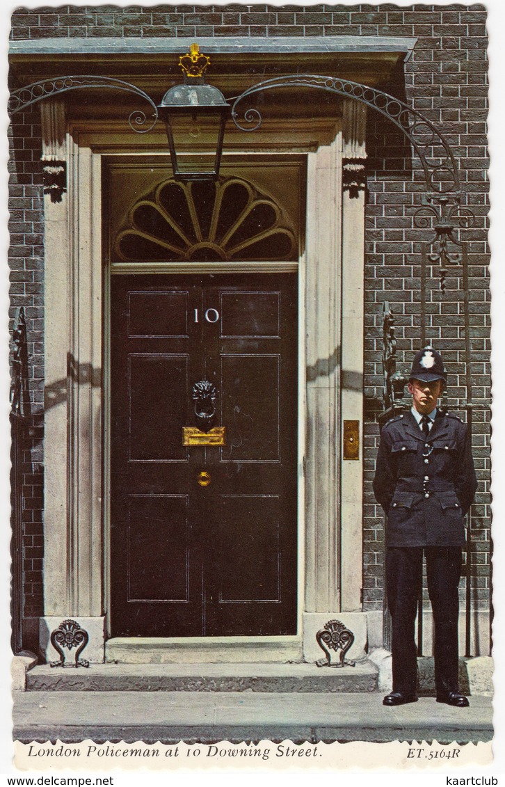 POLICE: London Policeman At 10 Downing Street - BOBBY - (by Valentine Printers & Publishers) - Politie-Rijkswacht